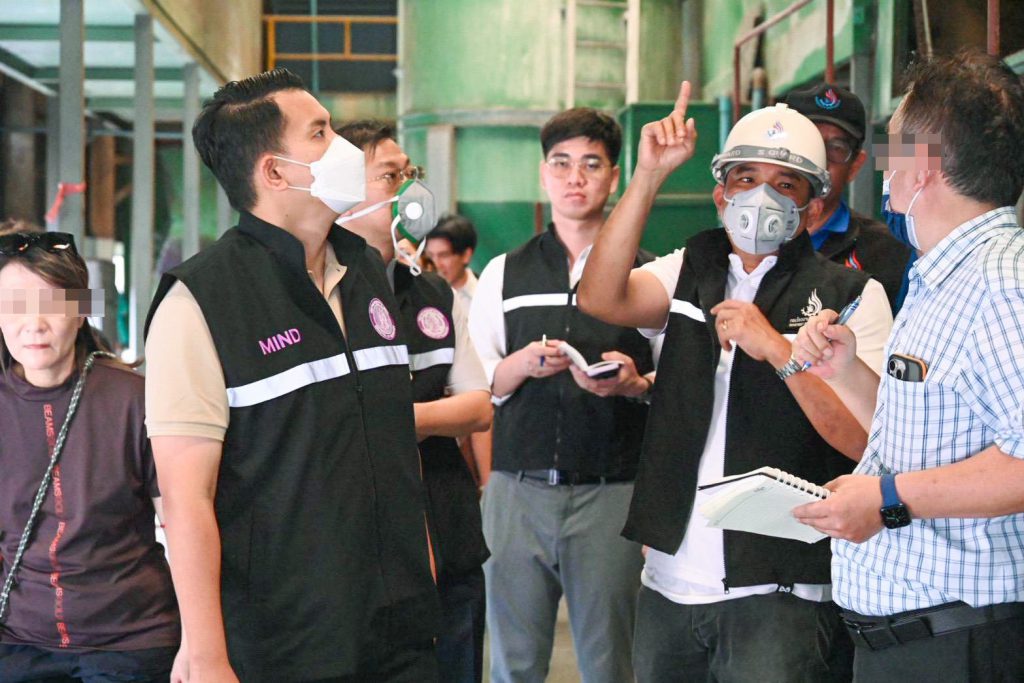 พบว่าภายในโรงงานมีการก่อสร้างอาคารและขยายโรงงานเพิ่มเติมโดยไม่เป็นไปตามที่ได้รับอนุญาต อีกทั้งยังมีการติดตั้งเครื่องจักรชุบผิวโลหะโดยไม่ได้รับอนุญาต ซึ่งถือเป็นการฝ่าฝืนกฎหมายอย่างชัดเจน