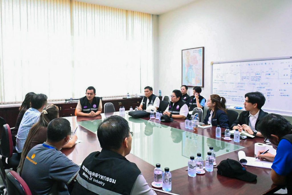 ชุดเต็มเหนี่ยว จึงมอบหมายให้สำนักงานอุตสาหกรรมจังหวัดชลบุรีดำเนินการตามกฎหมายในประเด็นที่มีการฝ่าฝืนทันที พร้อมทั้งกำชับให้บริษัทฯ ดูแลระบบการกำจัดบำบัดต่าง ๆ ให้ถูกต้องตามมาตรฐานอย่างเคร่งครัด