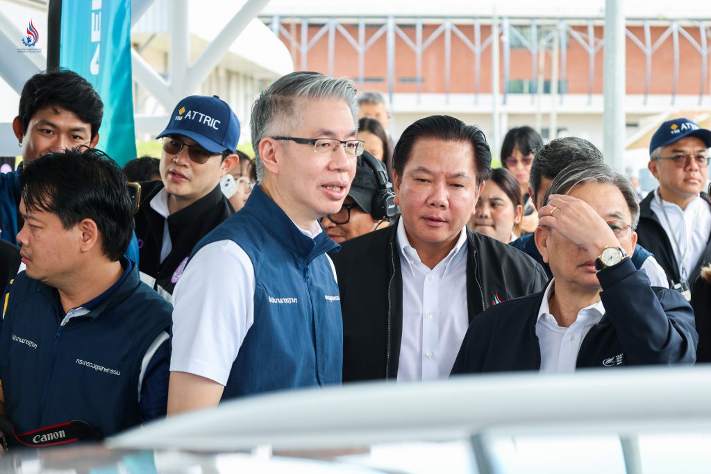 (ซ้าย-ขวา) นายณัฐพล รังสิตพล ปลัดกระทรวงอุตสาหกรรม และนายพรยศ กลั่นกรอง อธิบดีกรมโรงงานอุตสาหกรรม