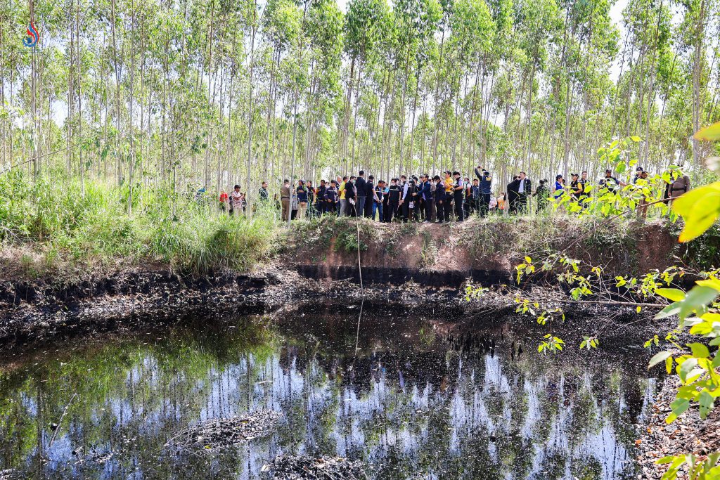 พื้นที่ลักลอบทิ้งกากของเสียในบ่อดิน บริเวณสวนยูคาลิปตัส ตำบลหนองไม้แก่น อำเภอแปลงยาว จังหวัดฉะเชิงเทรา