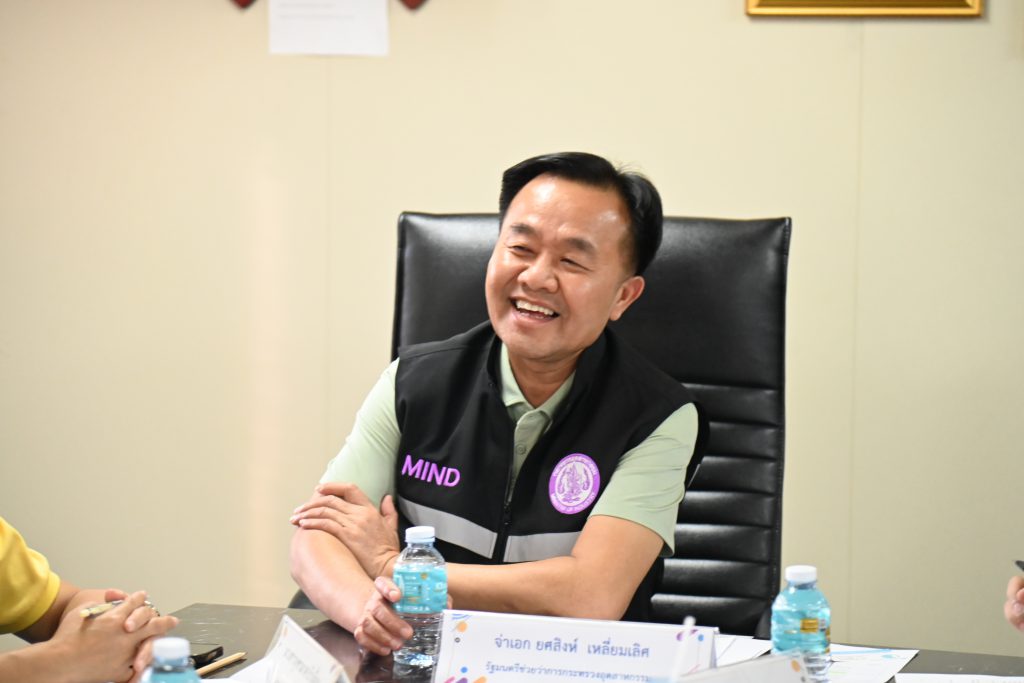 จ่าเอก ยศสิงห์ เหลี่ยมเลิศ รัฐมนตรีช่วยว่าการกระทรวงอุตสาหกรรม