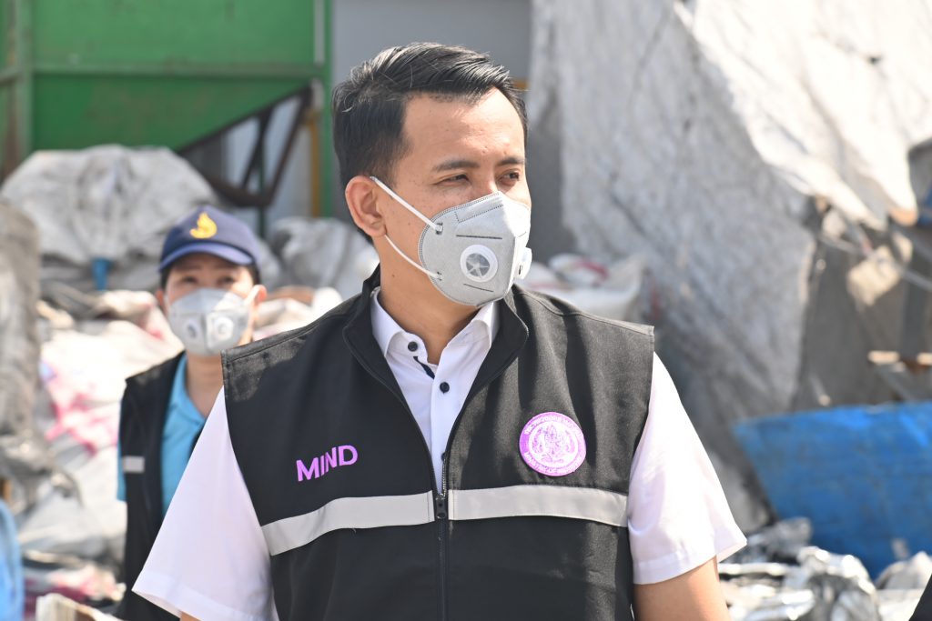 “ชุดเต็มเหนี่ยว” นำโดย นายฐาปกรณ์ กุลเจริญ เลขานุการรัฐมนตรีว่าการกระทรวงอุตสาหกรรม