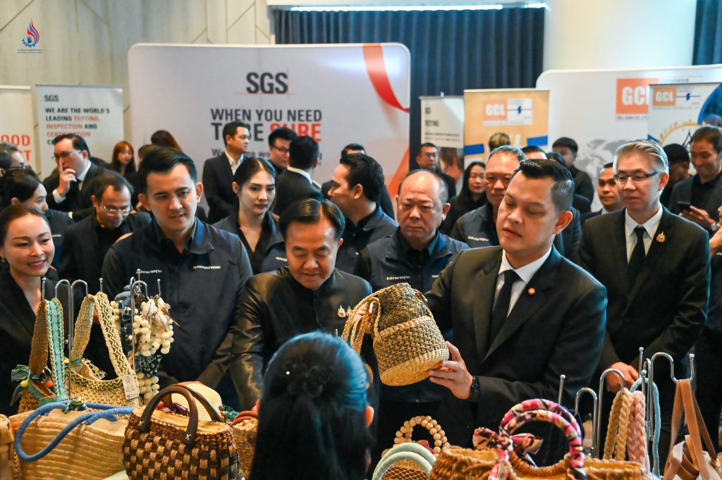 บูรณาการการทำงานด้านมาตรฐานอย่างมีประสิทธิภาพ ทั้งการตรวจร้านจำหน่าย และการรับรองมาตรฐานผลิตภัณฑ์ชุมชน (มผช.) และมาตรฐานอุตสาหกรรมเอส (มอก.เอส) กับสำนักงานอุตสาหกรรมจังหวัดทั่วประเทศ