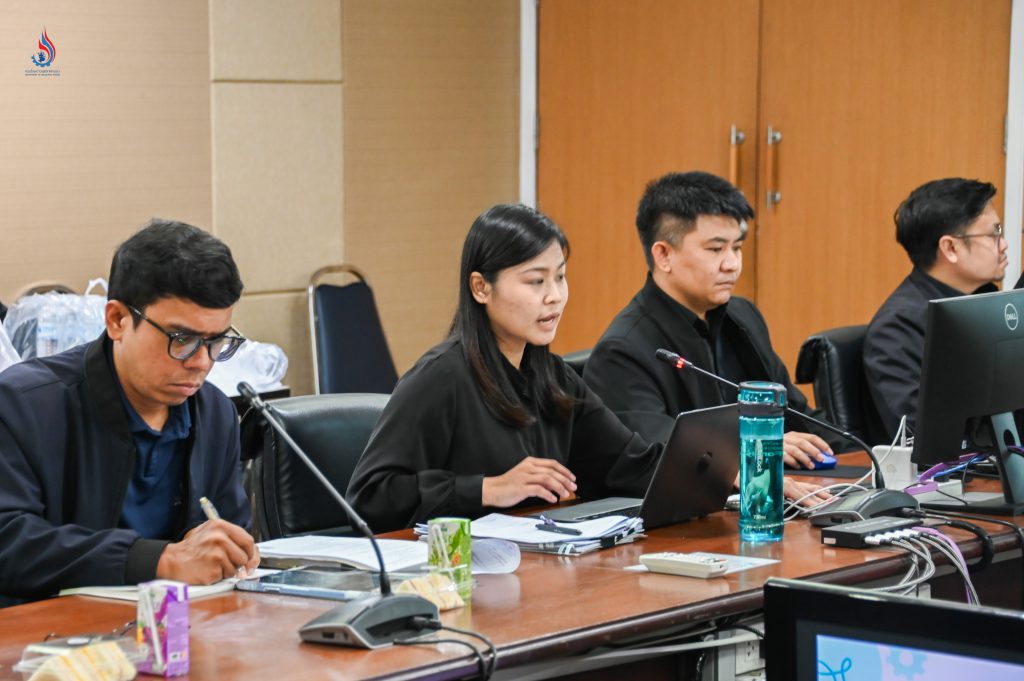 ที่ประชุมได้ร่วมพิจารณาทบทวนการปรับปรุงและจัดทำร่างคู่มือสำหรับประชาชน ในการขอรับใบอนุญาตขยายโรงงานจำพวกที่ 3 ตามมาตรา 18 การแจ้งเริ่มประกอบกิจการหลังหยุดดำเนินงานติดต่อกันเกินกว่า 1 ปี ตามมาตรา 33 วรรคสอง และการแจ้งเลิกประกอบกิจการโรงงาน ตามมาตรา 28 แห่งพระราชบัญญัติโรงงาน พ.ศ. 2535 