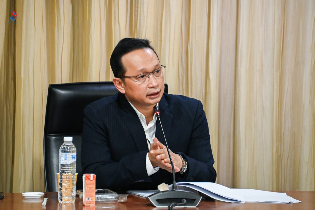 นายธีรทัศน์ อิศรางกูร ณ อยุธยา รองอธิบดีกรมโรงงานอุตสาหกรรม เป็นประธานการประชุม