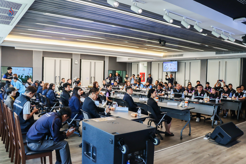 รับฟังบรรยายสรุปการบริหารจัดการ และตรวจติดตามความพร้อมของระบบสาธารณูปโภคต่าง ๆ ของนิคมอุตสาหกรรมแหลมฉบัง