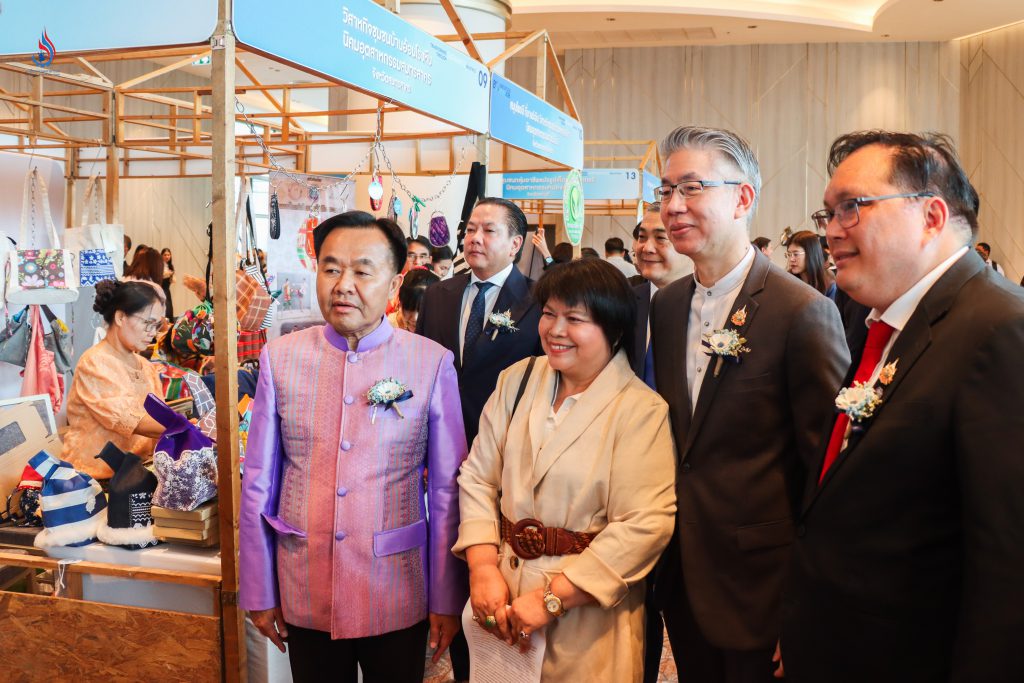 กระทรวงอุตสาหกรรม สนับสนุนผู้ประกอบการให้ดำเนินธุรกิจอย่างถูกต้อง โปร่งใส และยั่งยืน เพราะภาคอุตสาหกรรมมีความสำคัญเป็นพลังขับเคลื่อนเศรษฐกิจที่เดินหน้าได้ดีของประเทศในเวลานี้