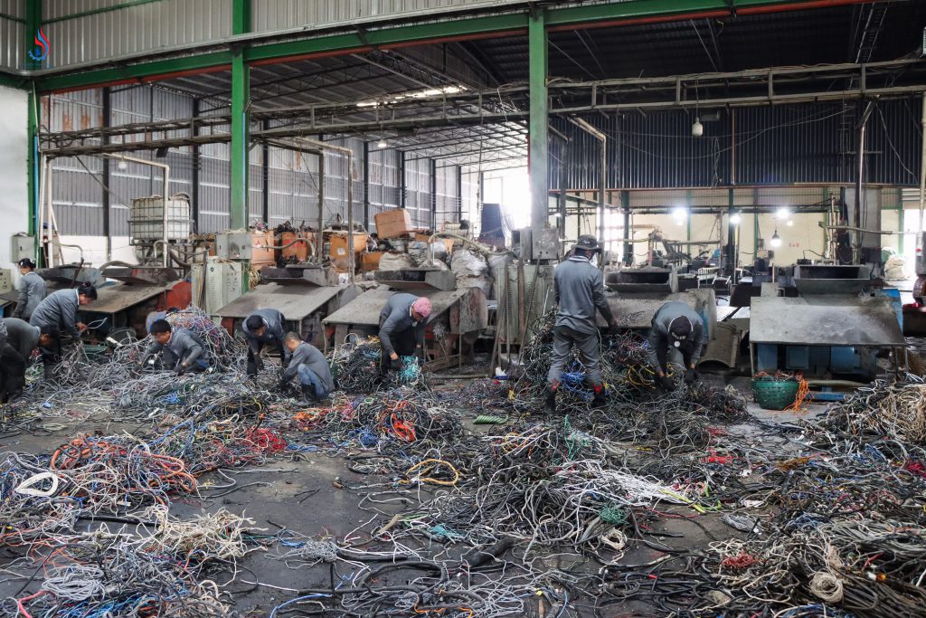 สั่งการให้โรงงานหยุดประกอบกิจการบางส่วนและระงับการกระทำที่ฝ่าฝืนทันที จนกว่าจะปรับปรุงแก้ไขให้เป็นไปตามที่ได้รับอนุญาต พร้อมกำชับให้โรงงานปฏิบัติตามกฎหมายให้ถูกต้องครบถ้วน 