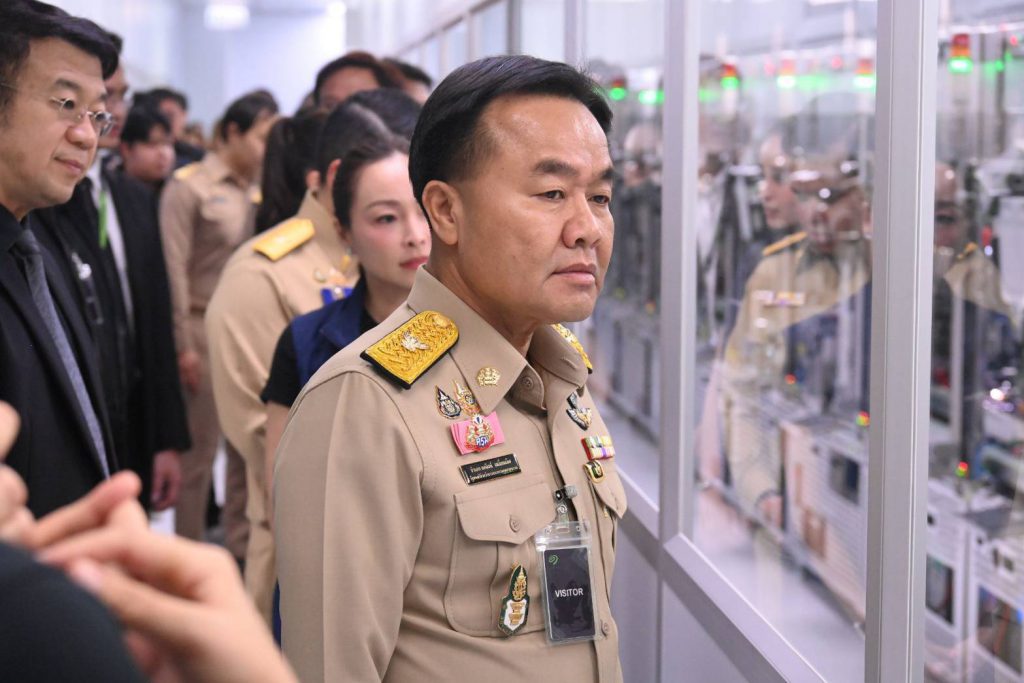 จ่าเอก ยศสิงห์ เหลี่ยมเลิศ รัฐมนตรีช่วยว่าการกระทรวงอุตสาหกรรม