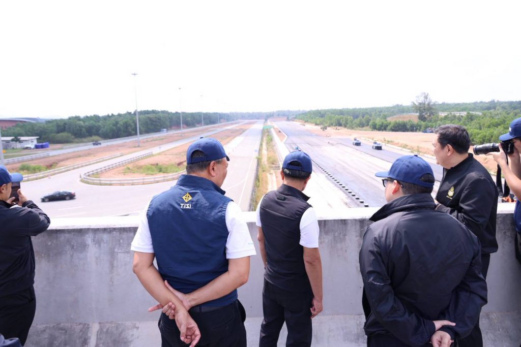 รัฐมนตรีช่วยว่าการกระทรวงอุตสาหกรรม เปิดเผยว่า ประเทศไทยจะมีศูนย์ทดสอบยานยนต์และยางล้อเป็นแห่งแรกในอาเซียน ที่มีศักยภาพด้านการทดสอบและรับรองตามมาตรฐานสากล