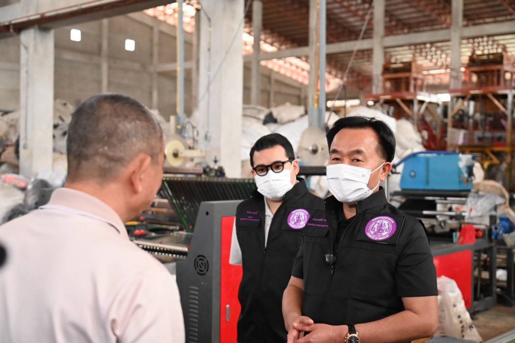 คณะกระทรวงอุตสาหกรรม นำโดย จ่าเอก ยศสิงห์ เหลี่ยมเลิศ รัฐมนตรีช่วยว่าการกระทรวงอุตสาหกรรม และนายพีรวัส สมวงศ์ เลขานุการรัฐมนตรีช่วยว่าการกระทรวงอุตสาหกรรม