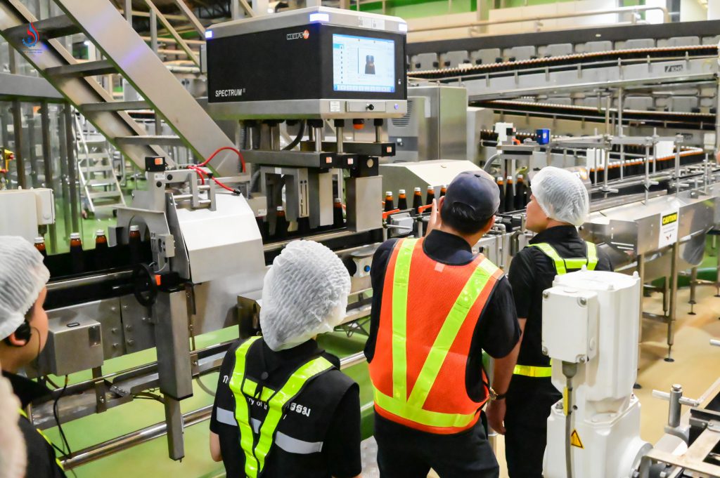 บริษัท สยาม ไวเนอรี่ จำกัด เป็นต้นแบบการนำระบบอัตโนมัติ (Automation) หรือหุ่นยนต์ มาปรับใช้ในกระบวนการการผลิต