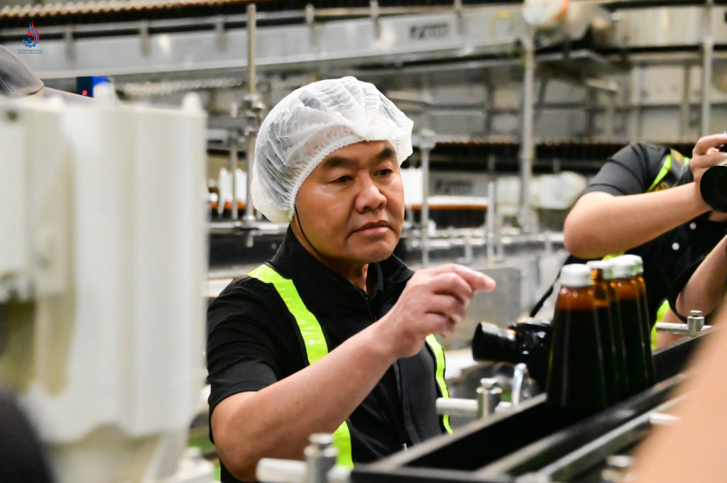 คณะกระทรวงอุตสาหกรรม นำโดย จ่าเอก ยศสิงห์ เหลี่ยมเลิศ รัฐมนตรีช่วยว่าการกระทรวงอุตสาหกรรม