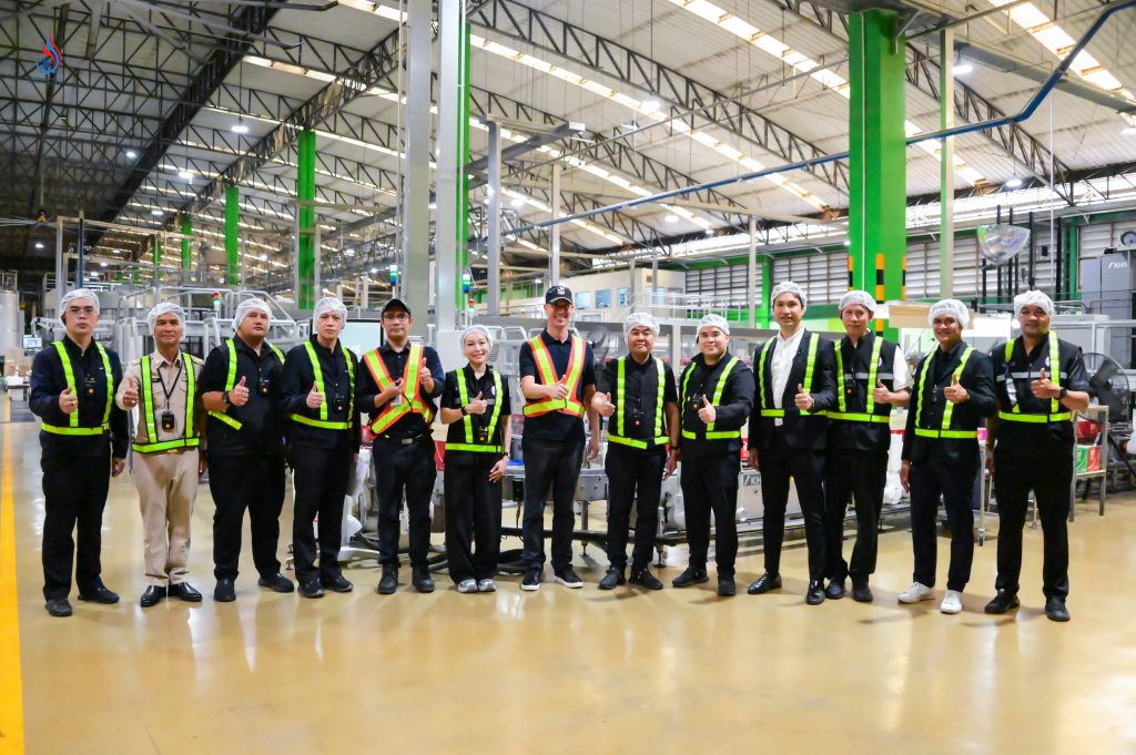 กรมโรงงานฯ ร่วมทีมรัฐมนตรีช่วยฯ ลงพื้นที่เยี่ยมชม ‘สยาม ไวเนอรี่’ ต้นแบบใช้หุ่นยนต์ควบคู่ CSR พร้อมย้ำดูแลชุมชน 5 กม. รอบรั้วโรงงานอย่างใกล้ชิด