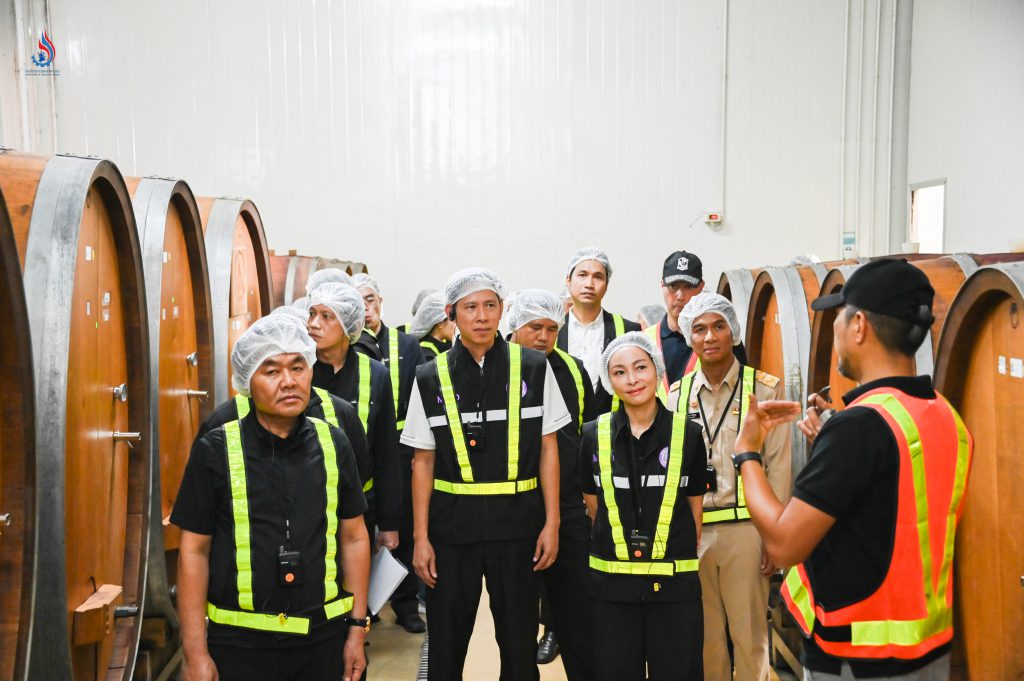เยี่ยมชมการบริหารจัดการโรงงานผลิตสุราแช่ประเภทสุราผลไม้ ของ บริษัท สยาม ไวเนอรี่ จำกัด