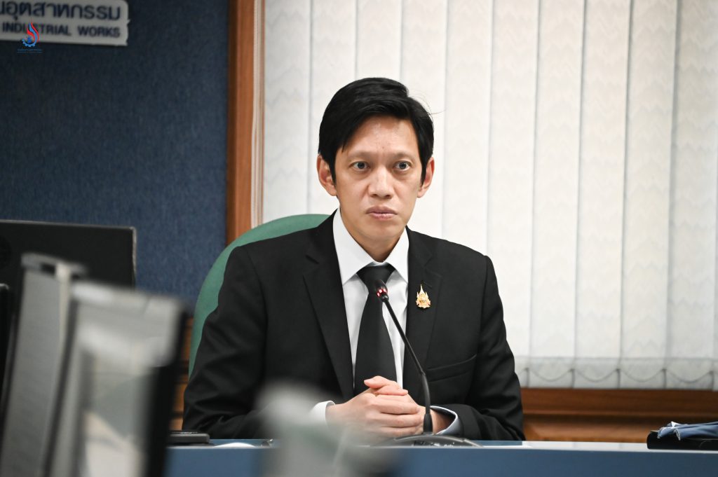 นายปณตสรรค์ สูจยานนท์ รองอธิบดีกรมโรงงานอุตสาหกรรม 