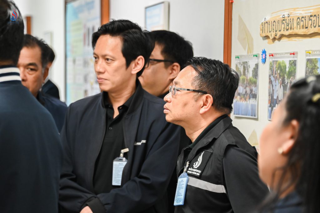 นายปณตสรรค์ สูจยานนท์ รองอธิบดีกรมโรงงานอุตสาหกรรม พร้อมด้วย นายณรงค์ บัวบาน ผู้อำนวยการกองบริการงานอนุญาตโรงงาน 1 ร่วมคณะกระทรวงอุตสาหกรรม 