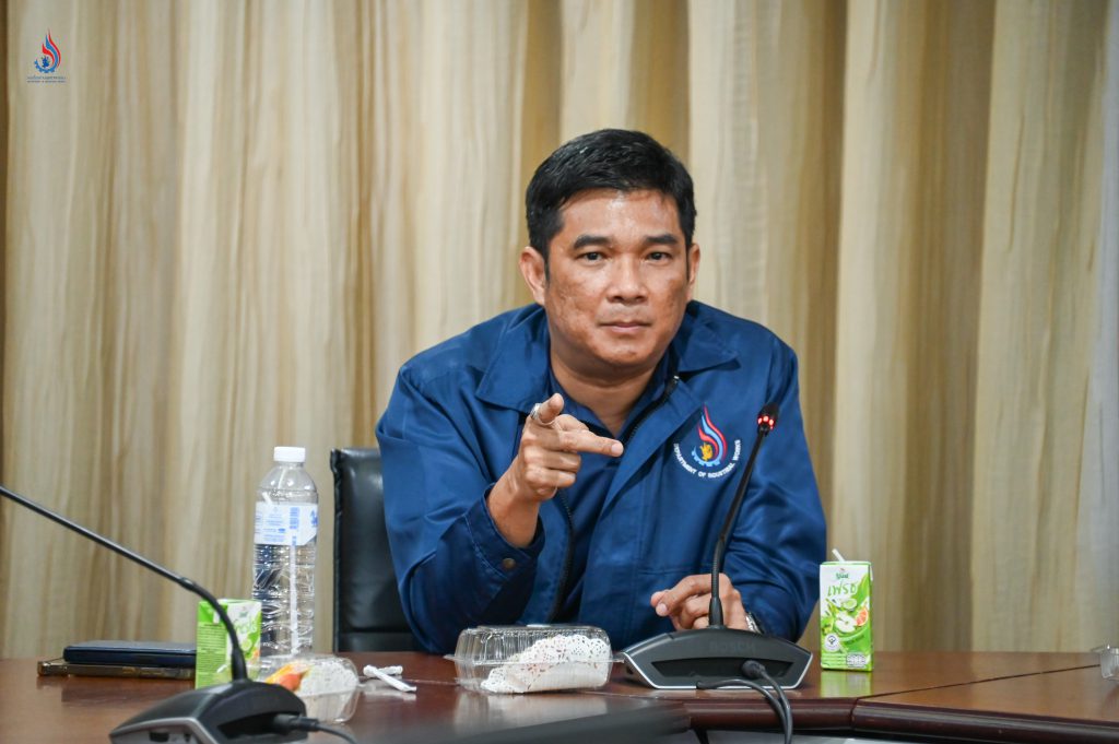 นายประสม ดำรงพงษ์ ผู้อำนวยการกองพัฒนาระบบมาตรฐานงานกำกับโรงงาน