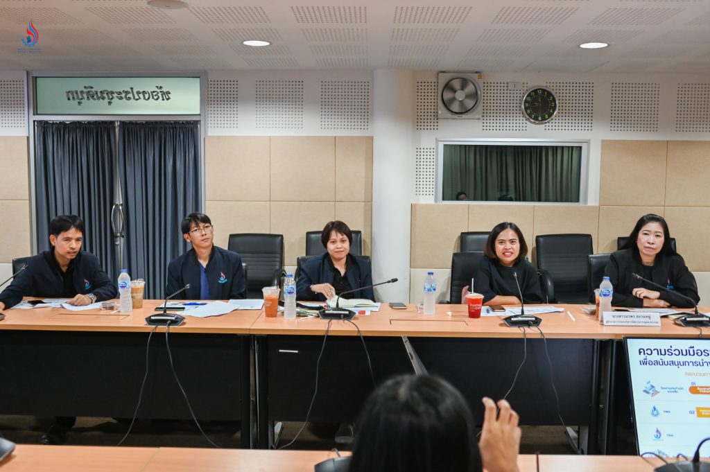 เจ้าหน้าที่กองบริหารจัดการกากอุตสาหกรรม กรมโรงงานอุตสาหกรรม (กรอ.)