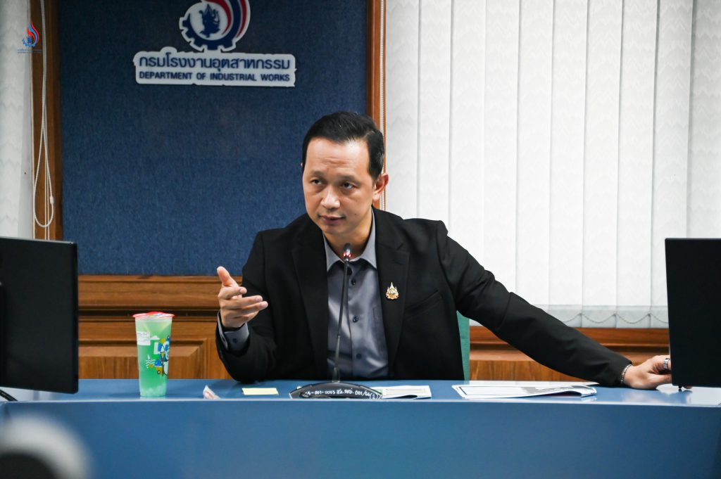 นายธีรทัศน์ อิศรางกูร ณ อยุธยา รองอธิบดีกรมโรงงานอุตสาหกรรม เป็นประธานการประชุมฯ