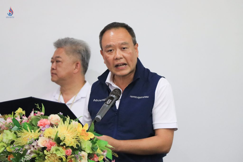 นายเอกนิติ รมยานนท์ เลขาธิการสำนักงานมาตรฐานผลิตภัณฑ์อุตสาหกรรม ให้การต้อนรับ