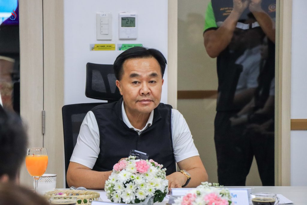 จ่าเอก ยศสิงห์ เหลี่ยมเลิศ รัฐมนตรีช่วยว่าการกระทรวงอุตสาหกรรม 