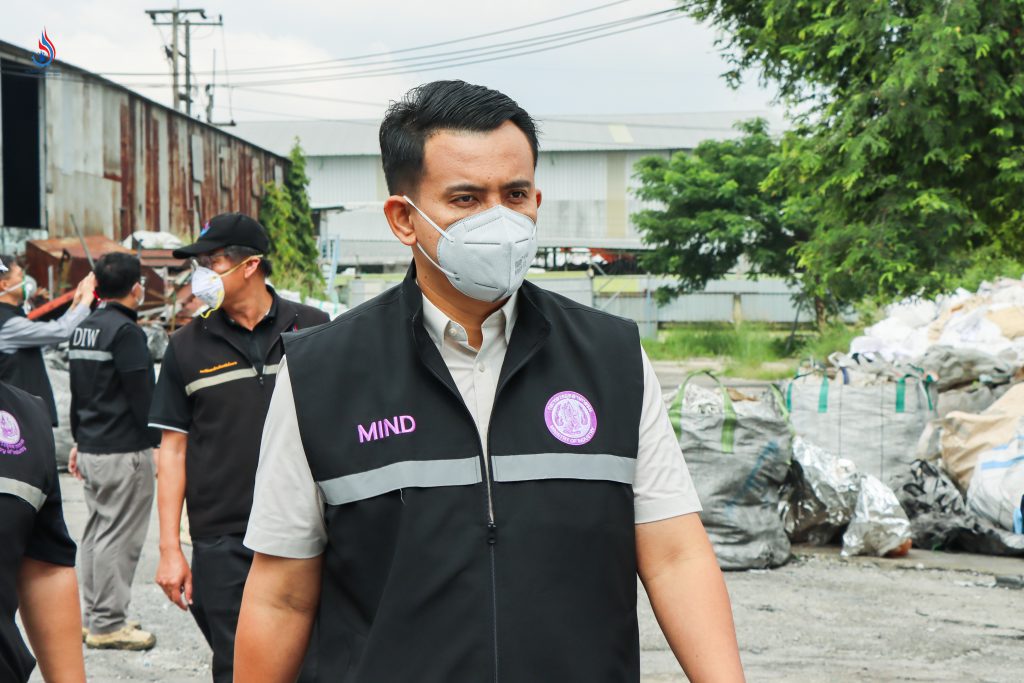 “ทีมเต็มเหนี่ยว จะผลักดันให้โรงงานทุกแห่งปรับปรุงและปฏิบัติตามกฎหมายอย่างจริงจัง เพื่อหยุดทุกปัญหาอุตสาหกรรม สร้างความยั่งยืนของการประกอบกิจการ และให้อุตสาหกรรมสามารถอยู่ร่วมกับชุมชนได้อย่างปลอดภัย” นายฐาปกรณ์ กล่าว