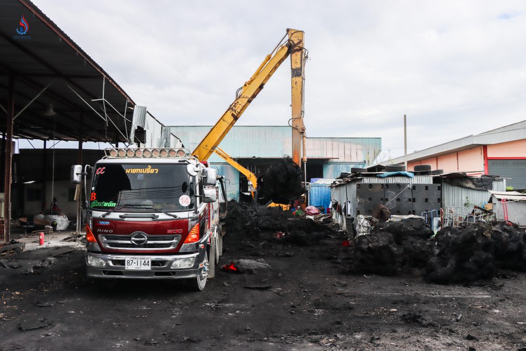 พบการขนย้ายกากของเสียที่เกิดจากไฟไหม้ เช่น เศษยาง ออกนอกโรงงานโดยไม่ได้รับอนุญาต