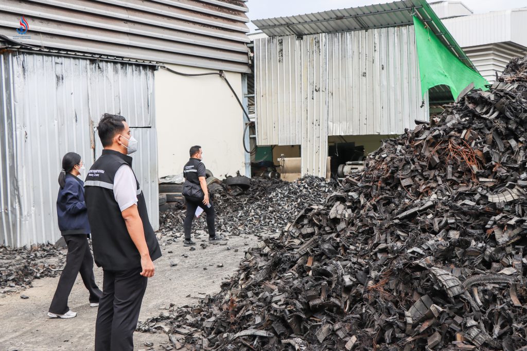 บริษัท ไทย รุย รับเบอร์ จำกัด ตั้งอยู่หมู่ที่ 15 ตำบลบางปลา อำเภอบางพลี จังหวัดสมุทรปราการ ขณะตรวจสอบพบการประกอบกิจการรีไซเคิลยางรถยนต์และบดย่อยยางรถยนต์ โดยไม่มีใบรับแจ้งประกอบกิจการโรงงาน โดยไม่มีใบรับแจ้งประกอบกิจการโรงงาน