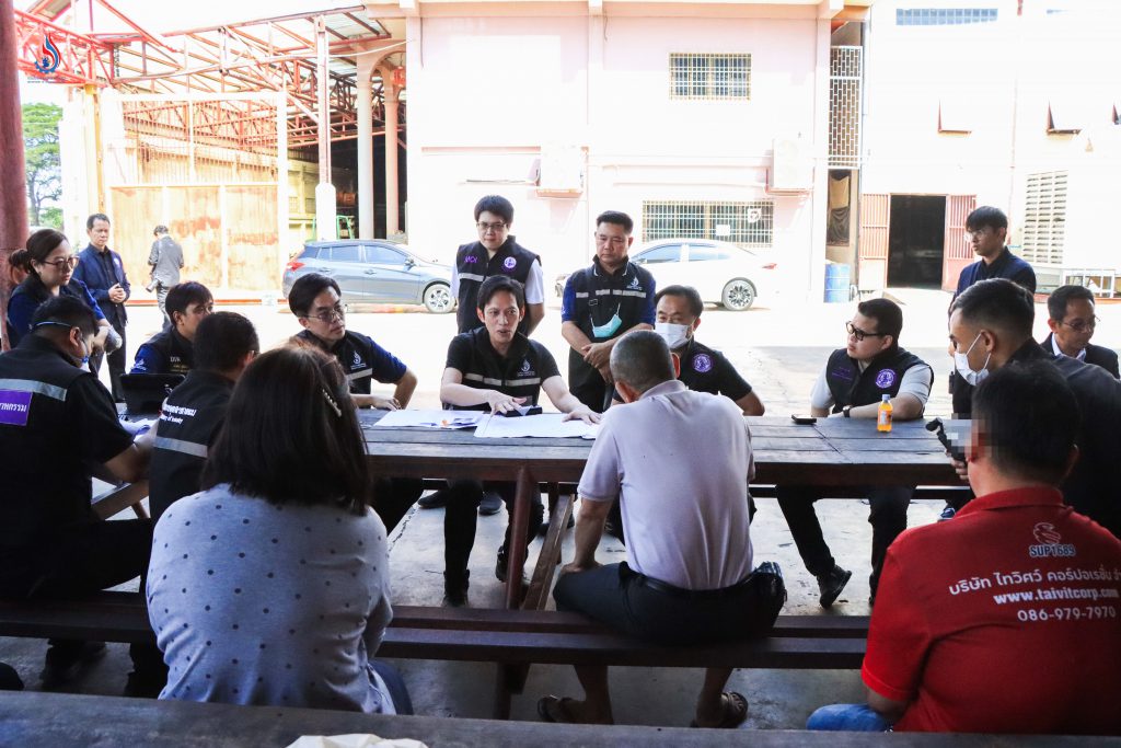 สั่งการให้บริษัทฯ ระงับการกระทำที่ฝ่าฝืนทันที โดยให้จัดเก็บวัตถุดิบผลิตภัณฑ์ภายในอาคารโรงงาน และเร่งปรับปรุงแก้ไขระบบบำบัดมลพิษทางอากาศ พร้อมทั้งสั่งดำเนินคดีในข้อหาขยายโรงงานโดยไม่ได้รับอนุญาต