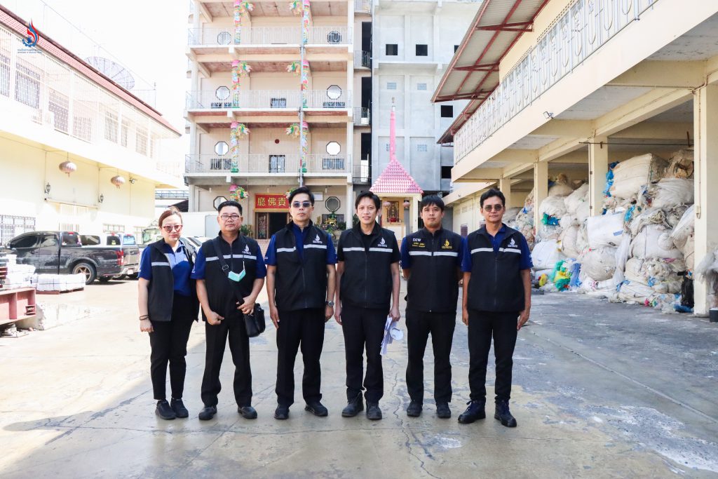 อธิบดีกรมโรงงานอุตสาหกรรม มอบหมายให้ นายปณตสรรค์ สูจยานนท์ รองอธิบดีกรมโรงงานอุตสาหกรรม พร้อมด้วย นายอำนาจ เหมะสถล ผู้อำนวยการกองบริการงานอนุญาตโรงงาน 2 ร่วมคณะกระทรวงอุตสาหกรรม ลงพื้นที่จังหวัดนครปฐม