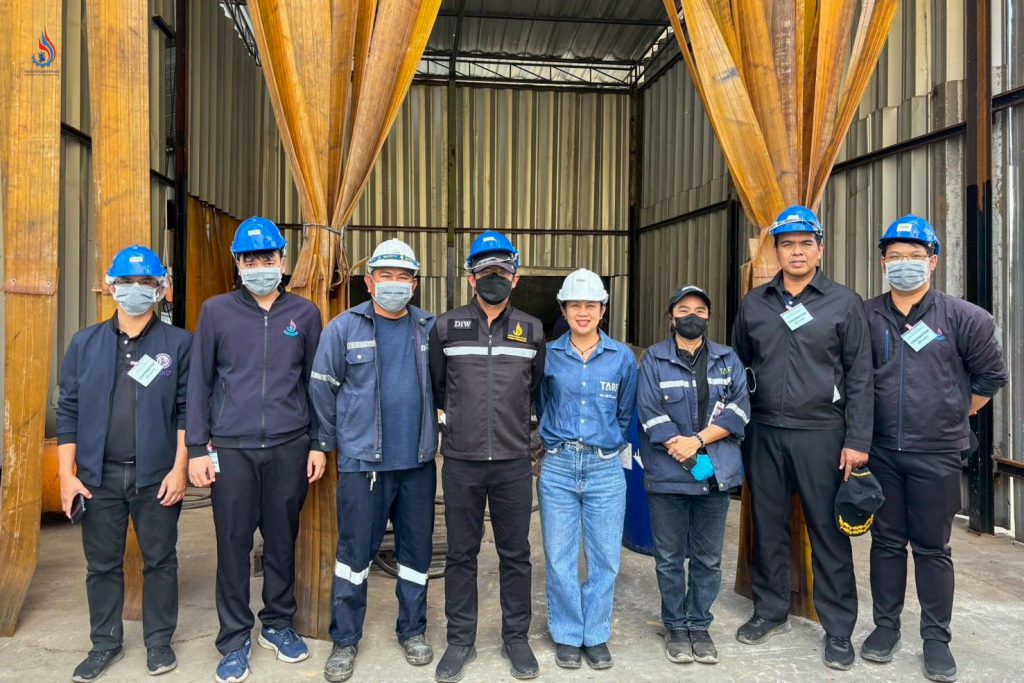 อธิบดีกรมโรงงานอุตสาหกรรม มอบหมายให้เจ้าหน้าที่กองบริหารจัดการกากอุตสาหกรรม ในฐานะคณะกรรมการตรวจรับงาน “โครงการจ้างเหมาบริการกำจัด/บำบัดสิ่งปฏิกูลหรือวัสดุไม่ใช้แล้วและของเสียเคมีวัตถุที่ตกค้างในพื้นที่ที่มีการลักลอบทิ้งหรือจัดการที่ไม่เหมาะสม (บริษัท เอกอุทัย จำกัด (สาขาอุทัย) จังหวัดพระนครศรีอยุธยา) ระยะที่ 2” ลงพื้นที่ตรวจสอบการดำเนินงานของ บริษัท ทีเออาร์เอฟ จำกัด (ผู้รับจ้าง) ในการกำจัด/บำบัดกากอุตสาหกรรม