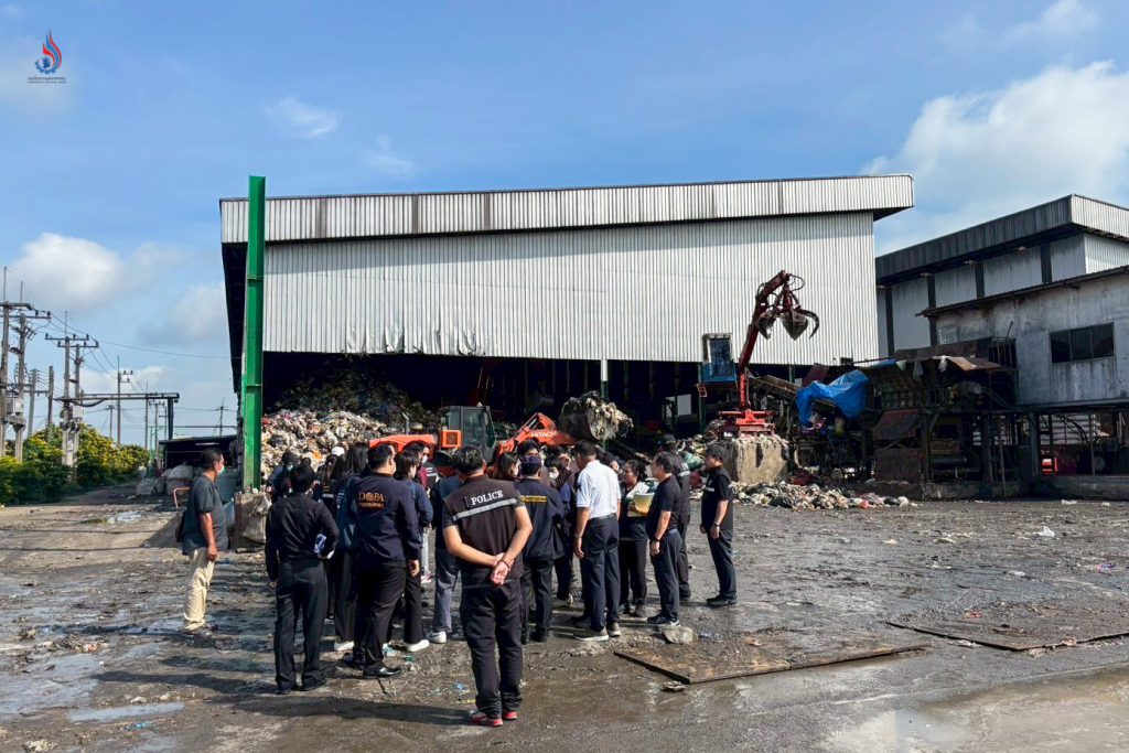 ลงพื้นที่ตรวจสอบสถานที่กำจัดมูลฝอยและมูลฝอยตกค้างของ บริษัท ต.คิดดี โปรดักส์ จำกัด ในตำบลคลองสาม อำเภอคลองหลวง จังหวัดปทุมธานี