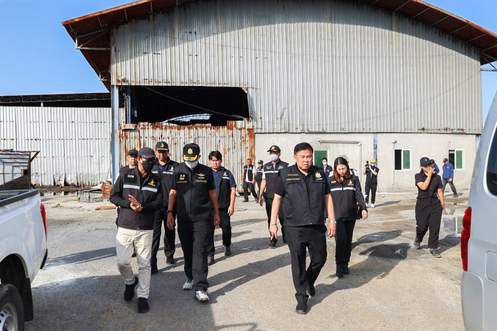 กรมโรงงานฯ ผนึกกำลัง ฉก.มลพิษ ถือหมายศาล ลุยตรวจ 3 โรงหลอมโลหะลพบุรี ชี้เคลียร์กลิ่นเหม็นรบกวนประชาชน