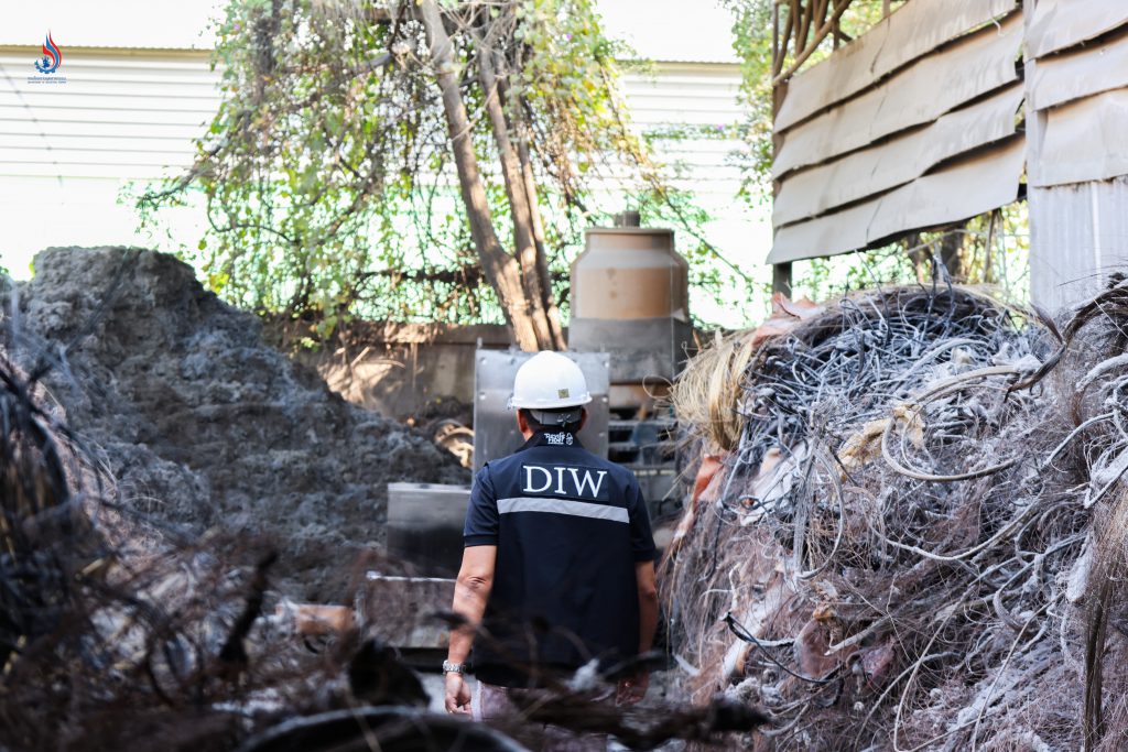 พบผลิตภัณฑ์และกากอุตสาหกรรมจากการผลิตเพิ่มเติมจากเดิม มีการนำกากอุตสาหกรรมจำพวกเศษยางรถยนต์เก่าใช้แล้วออกนอกบริเวณโรงงานโดยไม่ได้รับอนุญาต