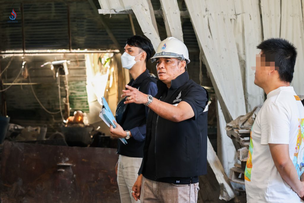 นายประสม ดำรงพงษ์ ผู้อำนวยการกองพัฒนาระบบมาตรฐานงานกำกับโรงงาน