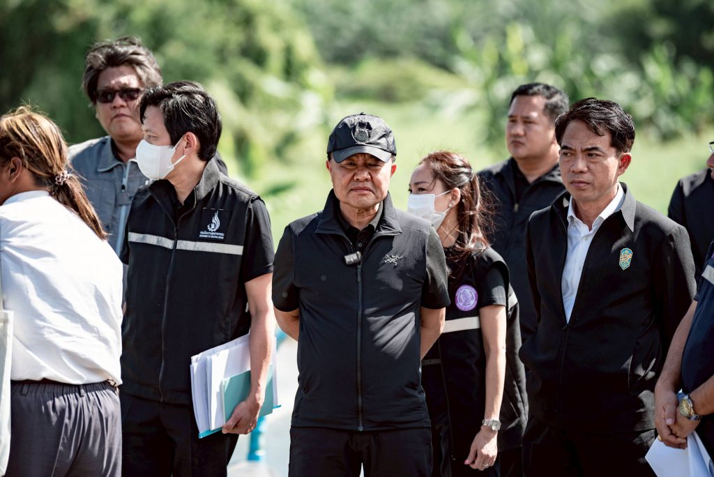 อำเภอบ่อทอง จังหวัดชลบุรี นำทัพกรมโรงงานฯ-หน่วยงานภาคี บุก ‘โรงงานหมูชลบุรี’