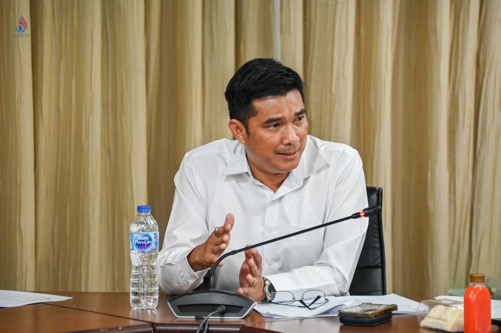 นายประสม ดำรงพงษ์ ผู้อำนวยการกองพัฒนาระบบมาตรฐานงานกำกับโรงงาน