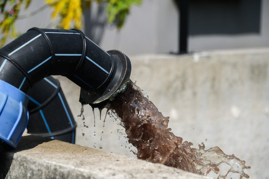 โรงงานมีปริมาณน้ำทิ้งสูงถึงประมาณ 400 ลูกบาศก์เมตรต่อวัน ซึ่งไม่ตรงตามแบบแปลนที่ได้รับอนุญาตไว้เพียง 250 ลูกบาศก์เมตรต่อวัน