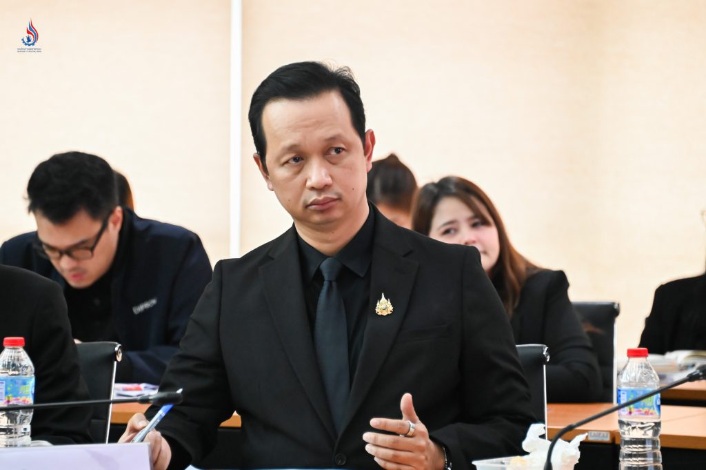 นายธีรทัศน์ อิศรางกูร ณ อยุธยา รองอธิบดีกรมโรงงานอุตสาหกรรม