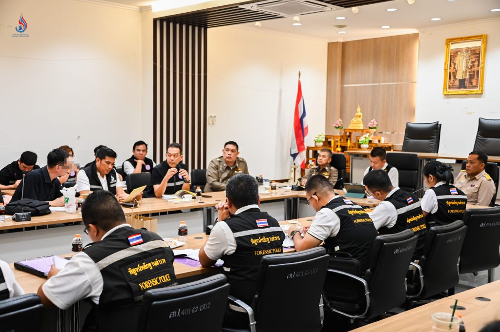 เก็บตัวอย่างของเสียในหลุมนำส่งวิเคราะห์ทางห้องปฏิบัติการ