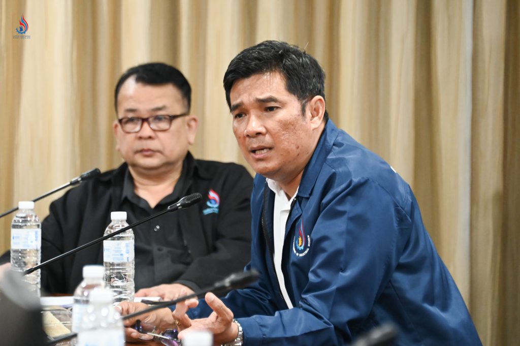 นายประสม ดำรงพงษ์ ผู้อำนวยการกองพัฒนาระบบมาตรฐานงานกำกับโรงงาน