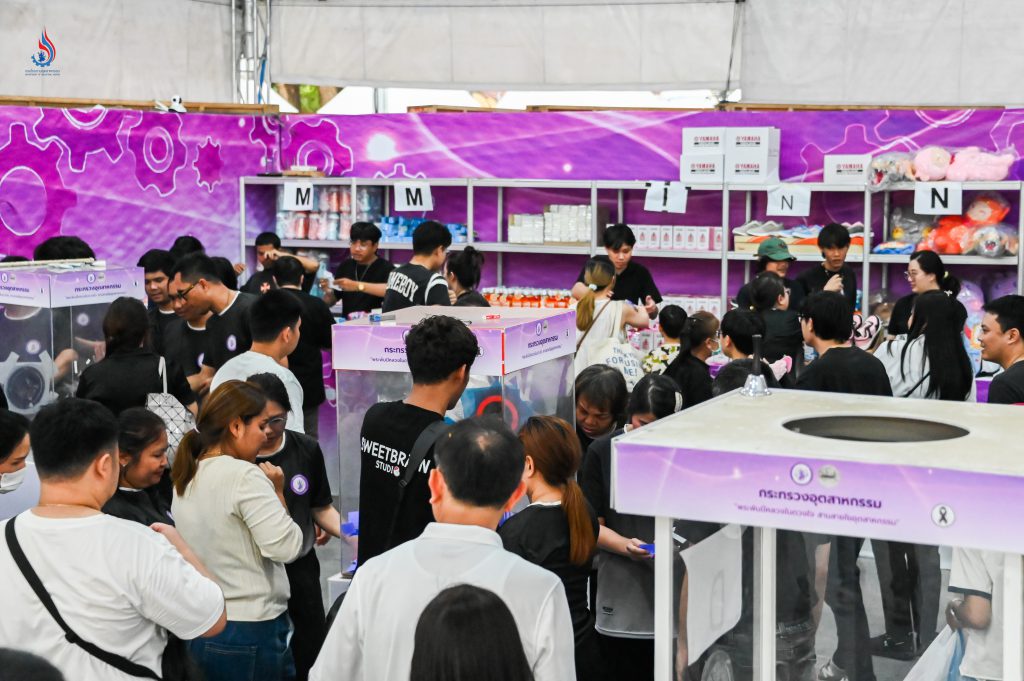 ประชาชนให้ความสนใจร่วมกิจกรรมซื้อคูปองชิงโชค ลุ้นรับของรางวัลมากมาย