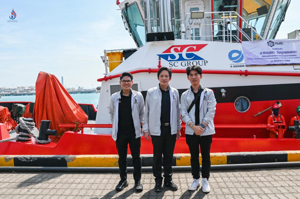 นายปณตสรรค์ สูจยานนท์ รองอธิบดีกรมโรงงานอุตสาหกรรม พร้อมด้วย เจ้าหน้าที่กองบริการงานอนุญาตโรงงาน 1 ร่วมคณะผู้บริหารกระทรวงอุตสาหกรรม ลงพื้นที่จังหวัดระยอง เพื่อตรวจเยี่ยมการดำเนินงานและติดตามความคืบหน้าโครงการสำคัญของนิคมอุตสาหกรรมมาบตาพุด และท่าเรืออุตสาหกรรมมาบตาพุด