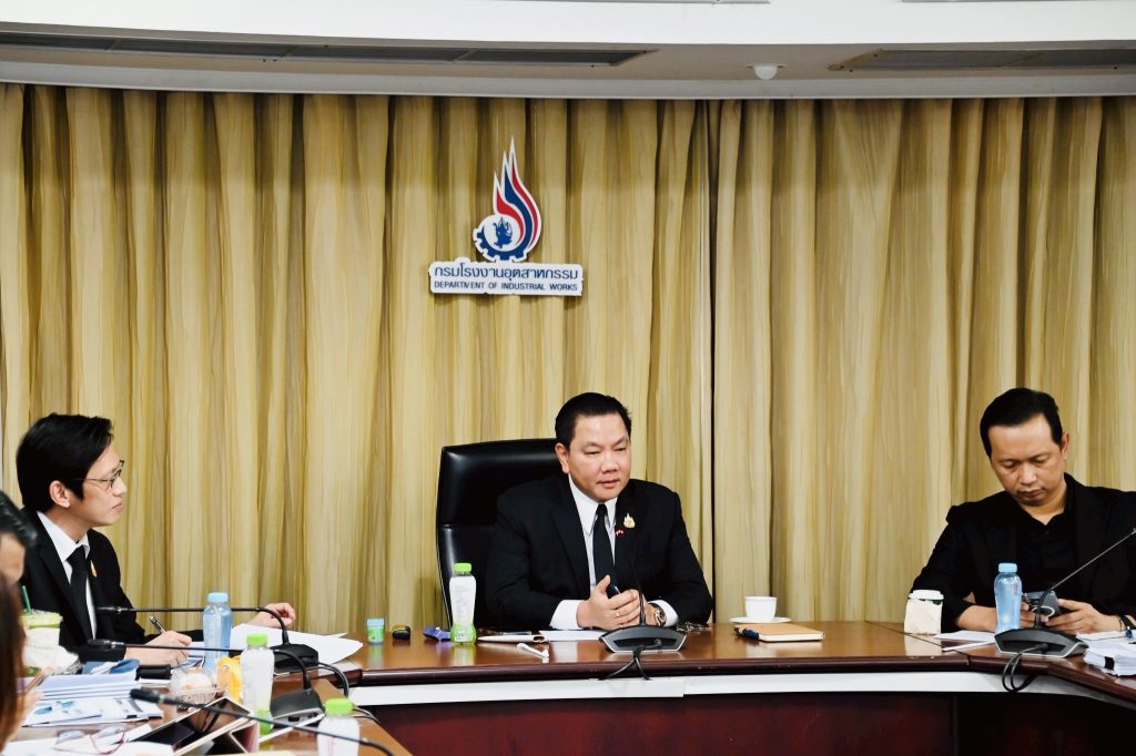 นายพรยศ กลั่นกรอง อธิบดีกรมโรงงานอุตสาหกรรม เป็นประธานการประชุมนำเสนอโครงการ (งบรายจ่ายอื่น) ประจำปีงบประมาณ พ.ศ. 2570 โดยมี นายธีรทัศน์ อิศรางกูร ณ อยุธยา และนายปณตสรรค์ สูจยานนท์ รองอธิบดีกรมโรงงานอุตสาหกรรม พร้อมด้วย ผู้บริหารและเจ้าหน้าที่กรมโรงงานอุตสาหกรรม เข้าร่วมประชุมอย่างพร้อมเพรียง