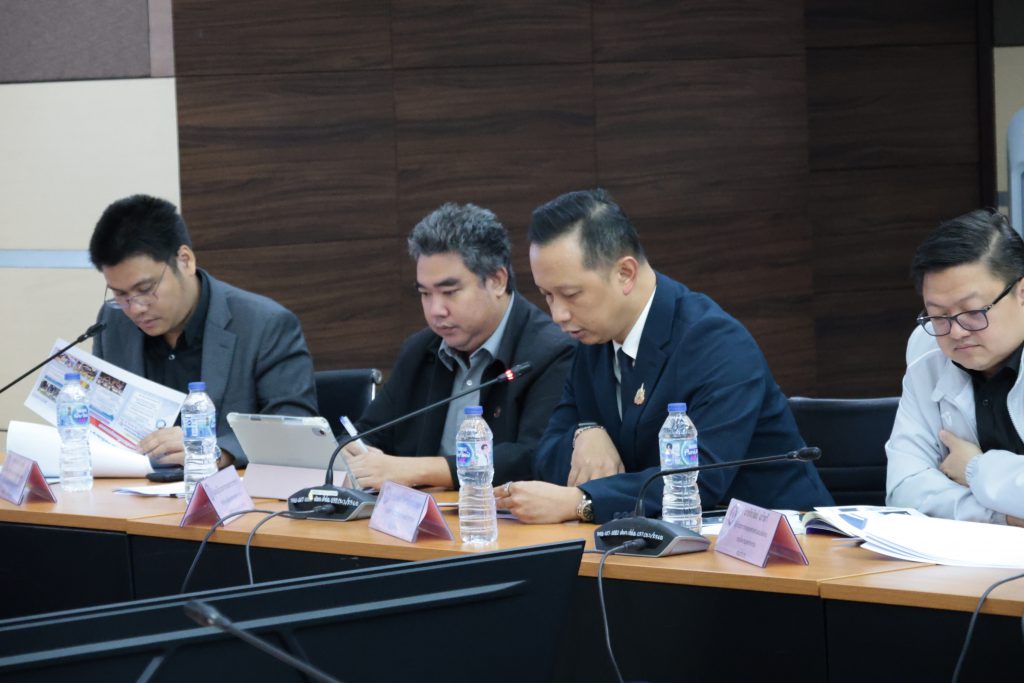 อธิบดีกรมโรงงานอุตสาหกรรม มอบหมายให้ นายธีรทัศน์ อิศรางกูร ณ อยุธยา รองอธิบดีกรมโรงงานอุตสาหกรรม พร้อมด้วย นายทินวัฒน์ แก้วสวี ผู้อำนวยการกองยุทธศาสตร์และแผนงาน เข้าร่วมประชุม