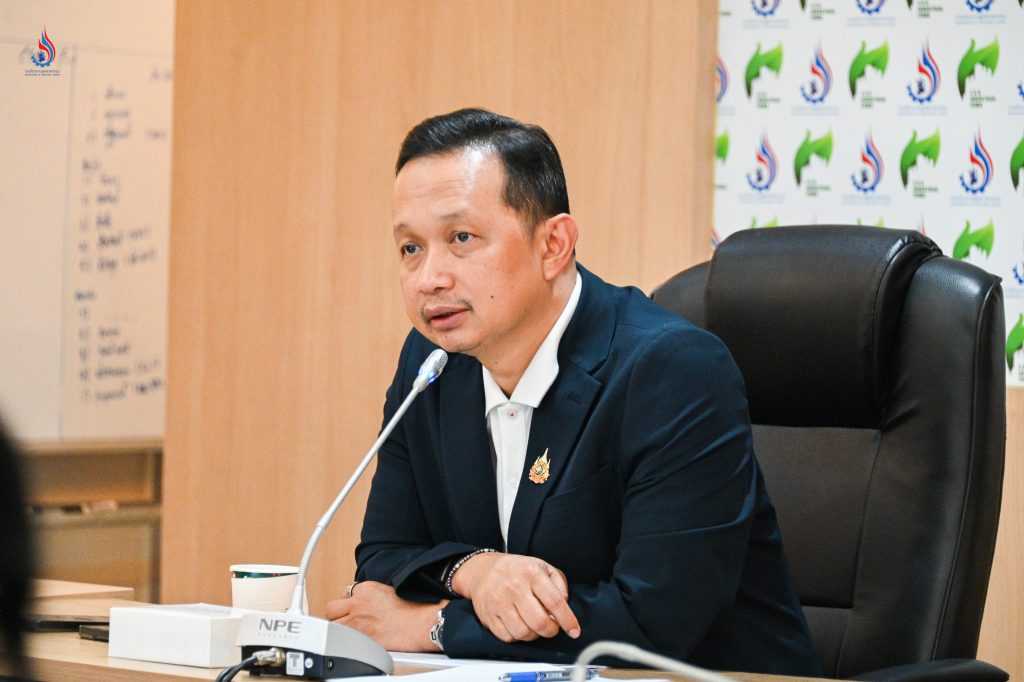 นายธีรทัศน์ อิศรางกูร ณ อยุธยา รองอธิบดีกรมโรงงานอุตสาหกรรม เป็นประธานการประชุมคณะกรรมการฯ