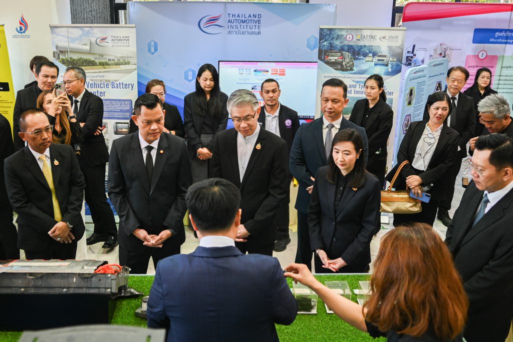 “ดัน” ผู้ประกอบการไทยให้ก้าวสู่เศรษฐกิจอุตสาหกรรมใหม่ที่เติบโตควบคู่กับชุมชน สังคม และสิ่งแวดล้อม