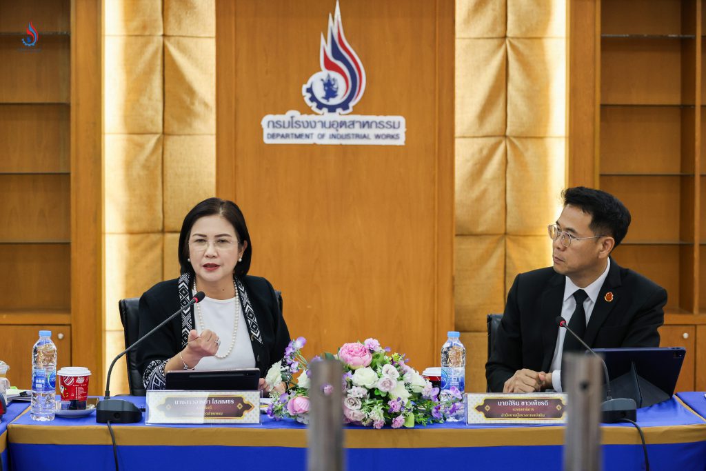 นางสาวอารยา ไสลเพชร รองอธิบดีกรมโรงงานอุตสาหกรรม และนายสิริน ชาวเพ็ชรดี รองเลขาธิการสำนักงานผู้ตรวจการแผ่นดิน