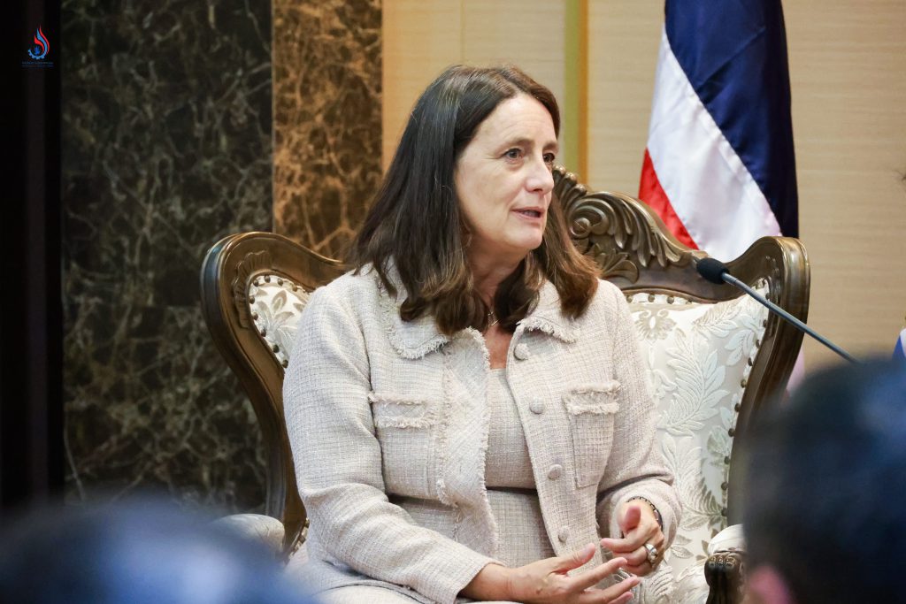 นางลุยซา ราแกร์ (Luisa Ragher) เอกอัครราชทูตวิสามัญผู้มีอำนาจเต็มแห่งสหภาพยุโรปประจำประเทศไทย